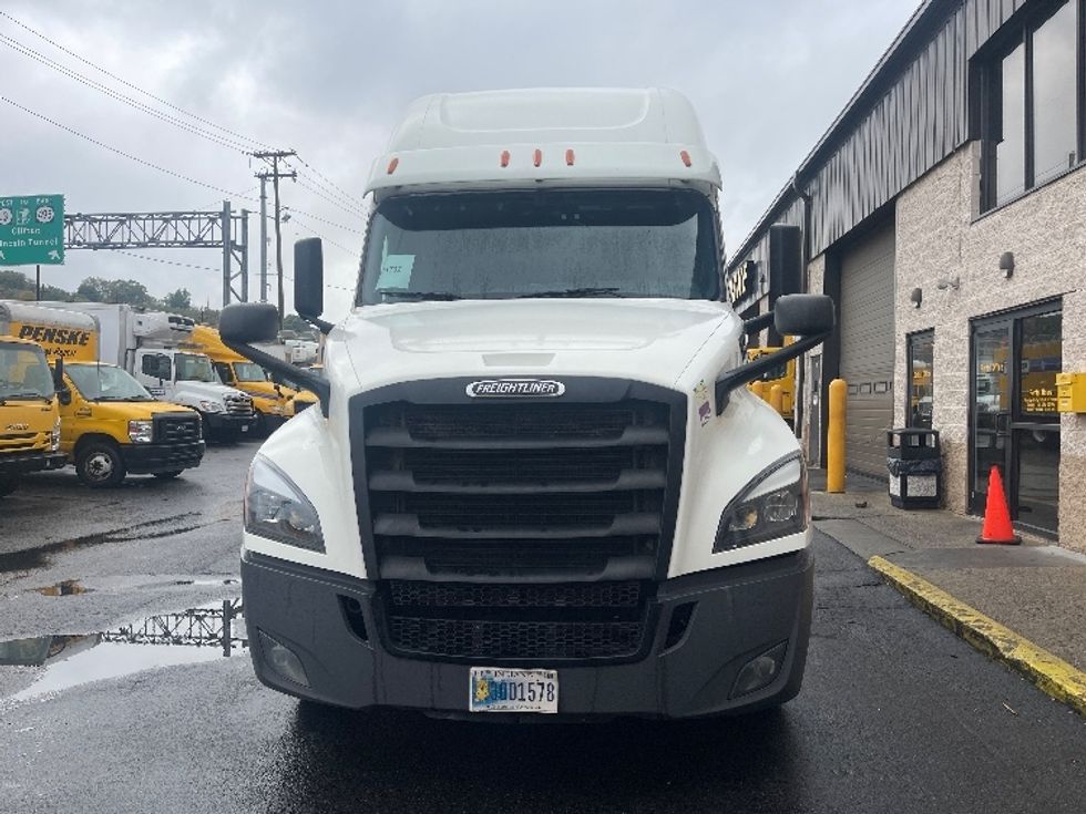 Sleeper Tractor-Heavy Duty Tractors-Freightliner-2020-T12664ST-North Bergen-NJ-491,791\n\t\tmiles-$ 59,500 - Image 2
