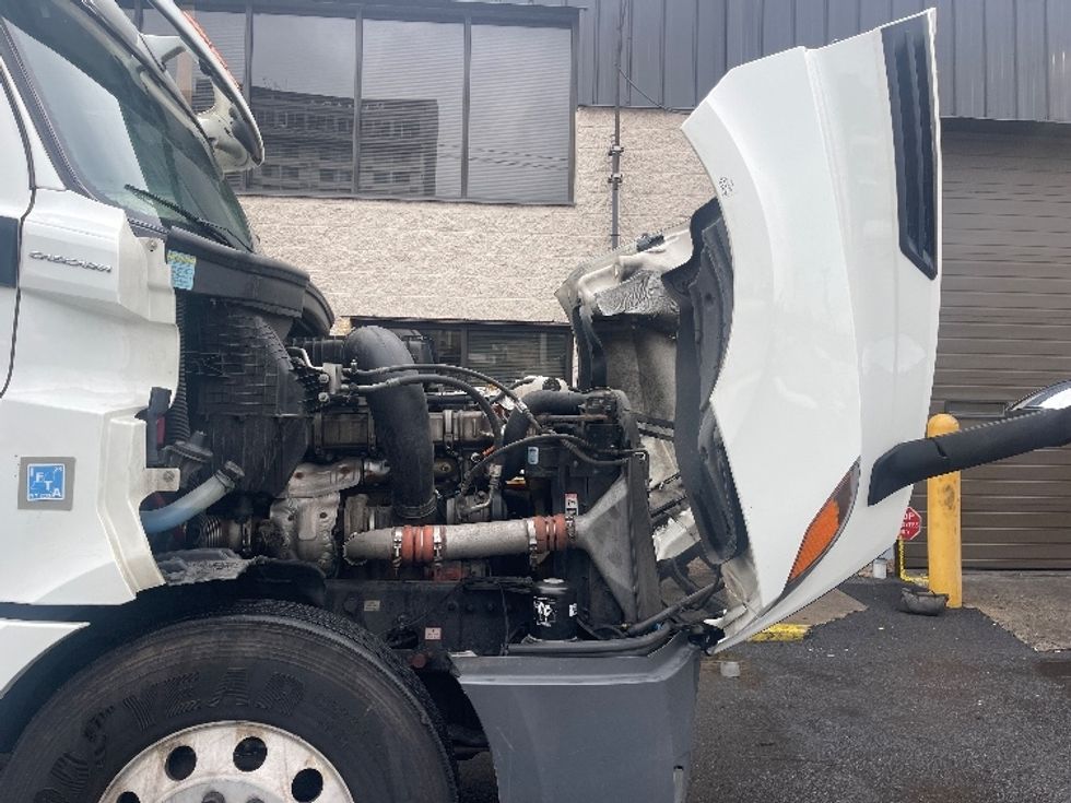 Sleeper Tractor-Heavy Duty Tractors-Freightliner-2020-T12664ST-North Bergen-NJ-491,791\n\t\tmiles-$ 59,500 - Image 20