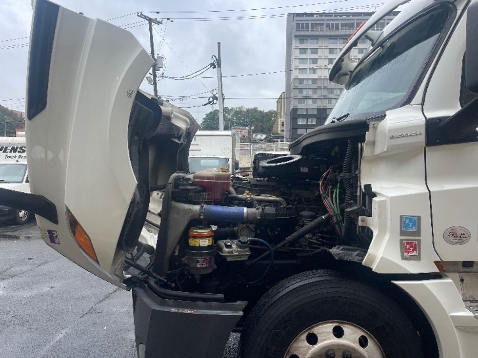 Sleeper Tractor-Heavy Duty Tractors-Freightliner-2020-T12664ST-North Bergen-NJ-491,791\n\t\tmiles-$ 59,500 - Image 21