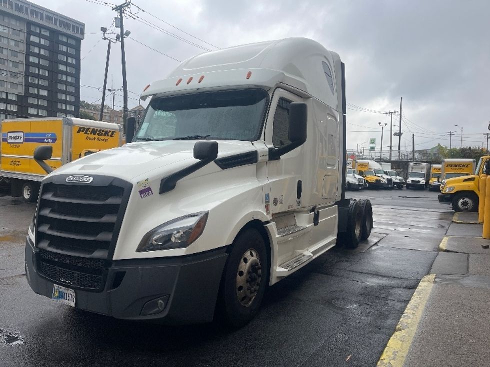 Sleeper Tractor-Heavy Duty Tractors-Freightliner-2020-T12664ST-North Bergen-NJ-491,791\n\t\tmiles-$ 59,500 - Image 3