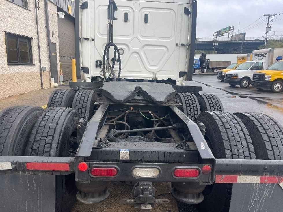 Sleeper Tractor-Heavy Duty Tractors-Freightliner-2020-T12664ST-North Bergen-NJ-491,791\n\t\tmiles-$ 59,500 - Image 6
