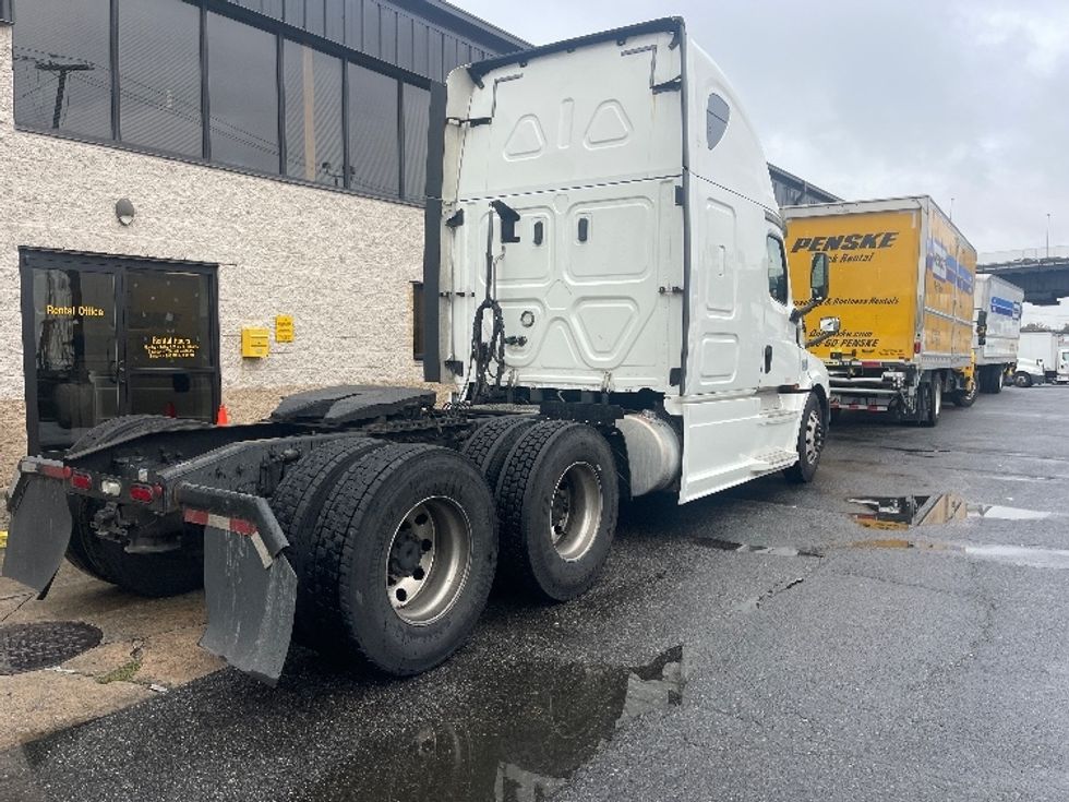 Sleeper Tractor-Heavy Duty Tractors-Freightliner-2020-T12664ST-North Bergen-NJ-491,791\n\t\tmiles-$ 59,500 - Image 7