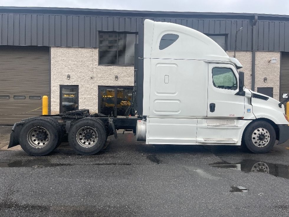 Sleeper Tractor-Heavy Duty Tractors-Freightliner-2020-T12664ST-North Bergen-NJ-491,791\n\t\tmiles-$ 59,500 - Image 8