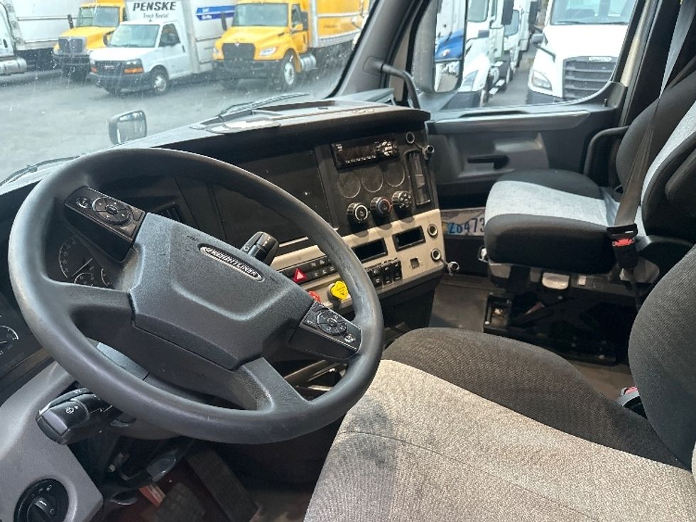 Sleeper Tractor-Heavy Duty Tractors-Freightliner-2020-T12664ST-North Bergen-NJ-533,738\n\t\tmiles-$ 56,750 - Image 10