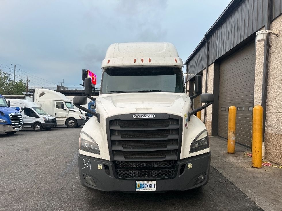 Sleeper Tractor-Heavy Duty Tractors-Freightliner-2020-T12664ST-North Bergen-NJ-533,738\n\t\tmiles-$ 56,750 - Image 2