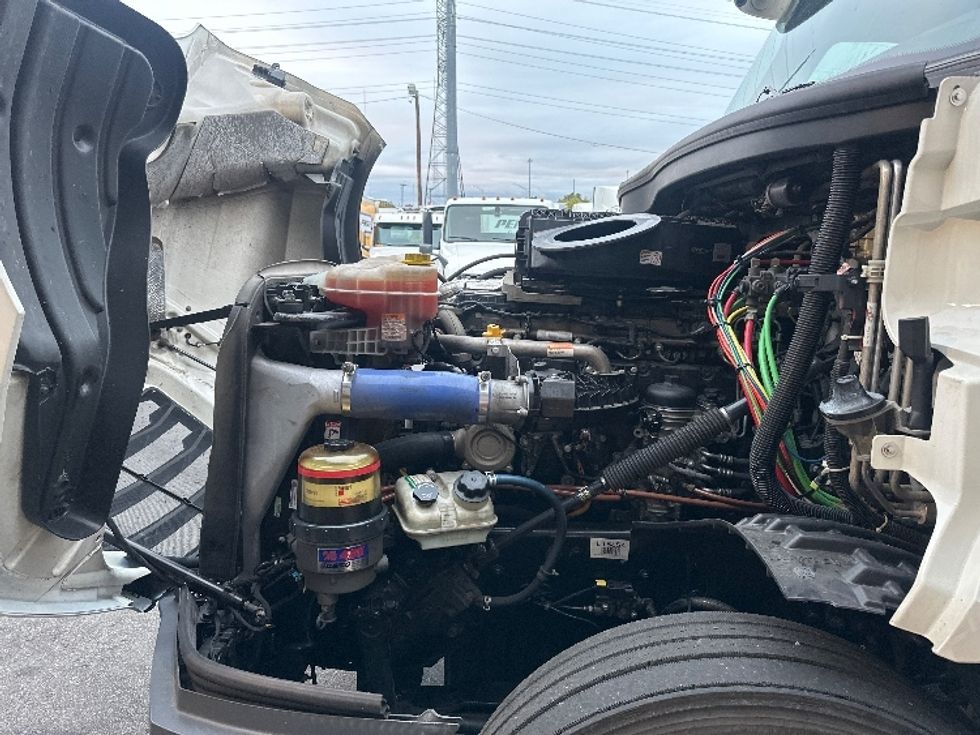 Sleeper Tractor-Heavy Duty Tractors-Freightliner-2020-T12664ST-North Bergen-NJ-533,738\n\t\tmiles-$ 56,750 - Image 21