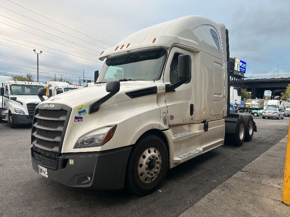 Sleeper Tractor-Heavy Duty Tractors-Freightliner-2020-T12664ST-North Bergen-NJ-533,738\n\t\tmiles-$ 56,750 - Image 3