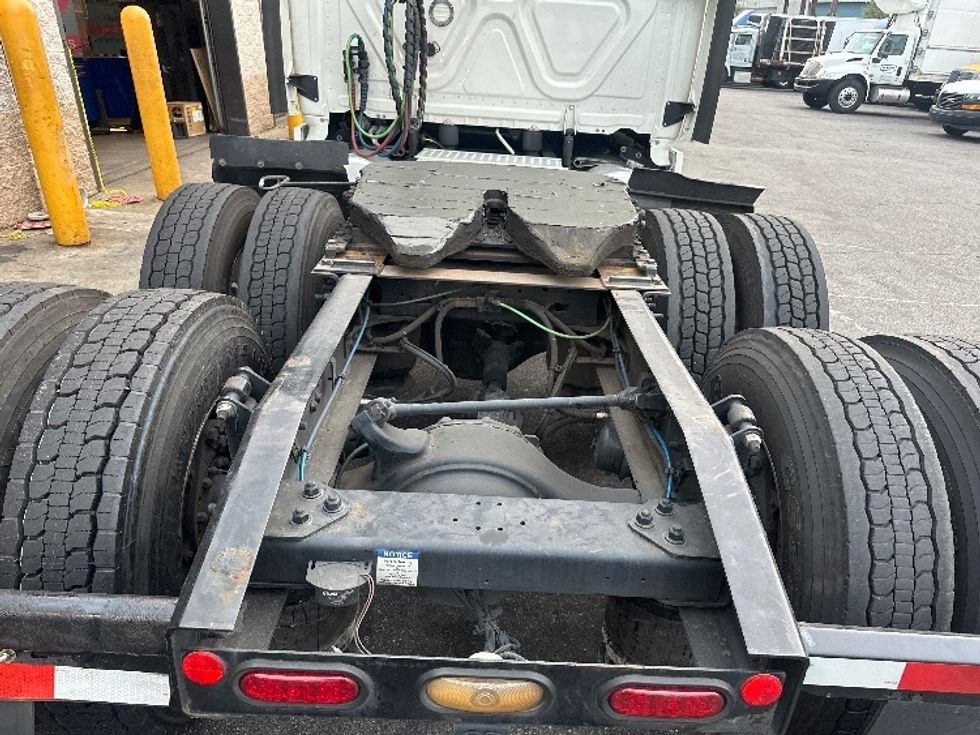 Sleeper Tractor-Heavy Duty Tractors-Freightliner-2020-T12664ST-North Bergen-NJ-533,738\n\t\tmiles-$ 56,750 - Image 6