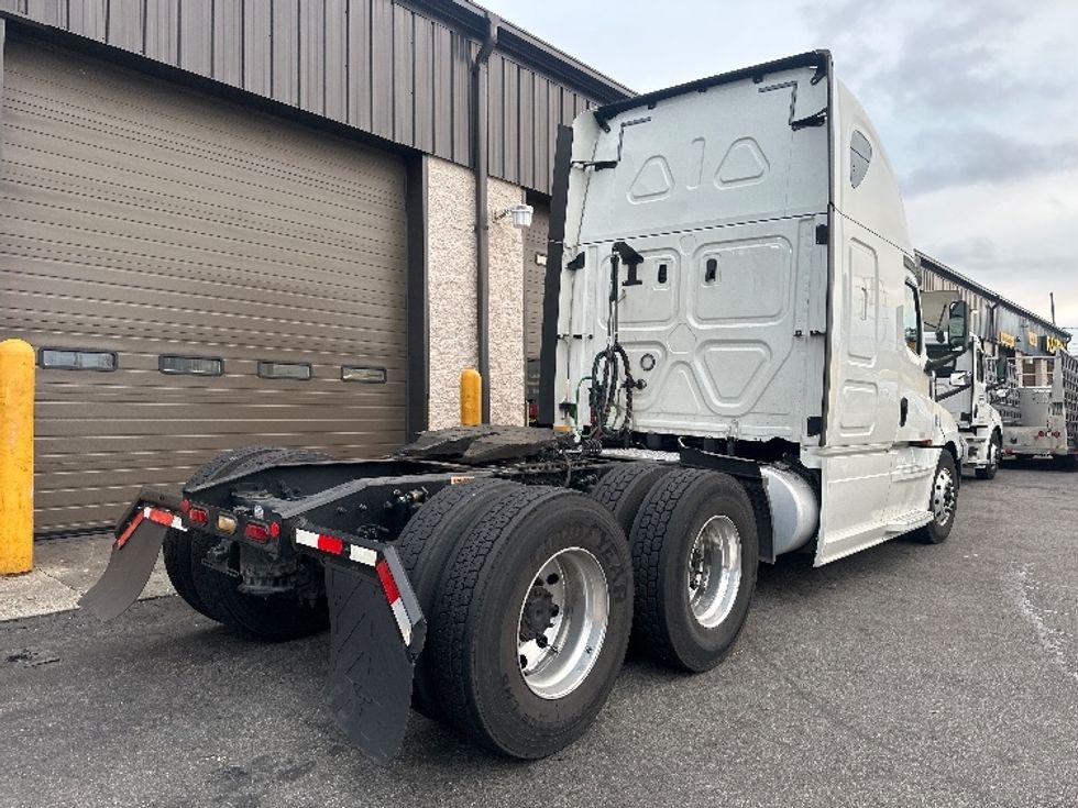 Sleeper Tractor-Heavy Duty Tractors-Freightliner-2020-T12664ST-North Bergen-NJ-533,738\n\t\tmiles-$ 56,750 - Image 7