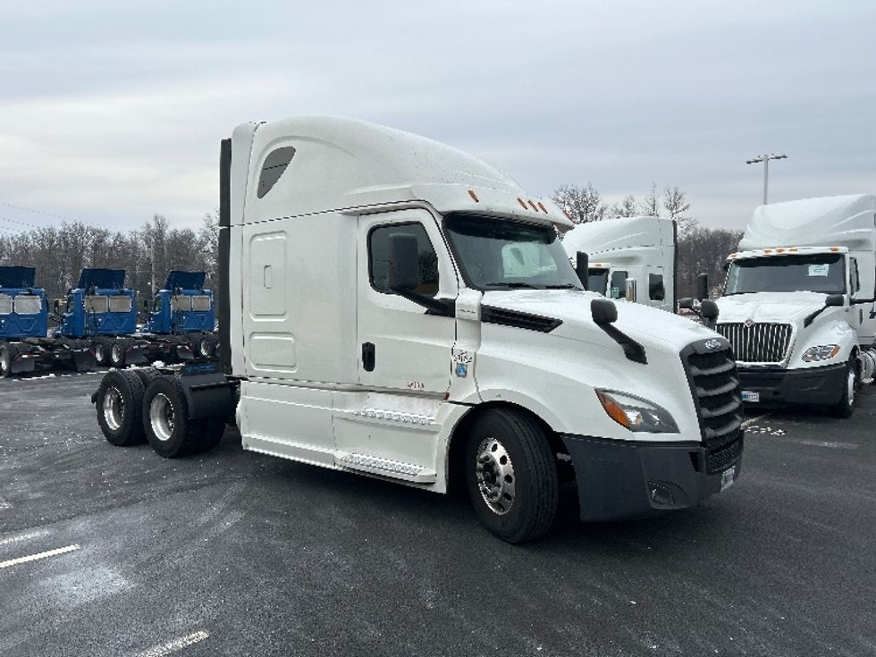 Sleeper Tractor-Heavy Duty Tractors-Freightliner-2020-T12664ST-North Bergen-NJ-537,501\n\t\tmiles-$ 52,500 - Image 1