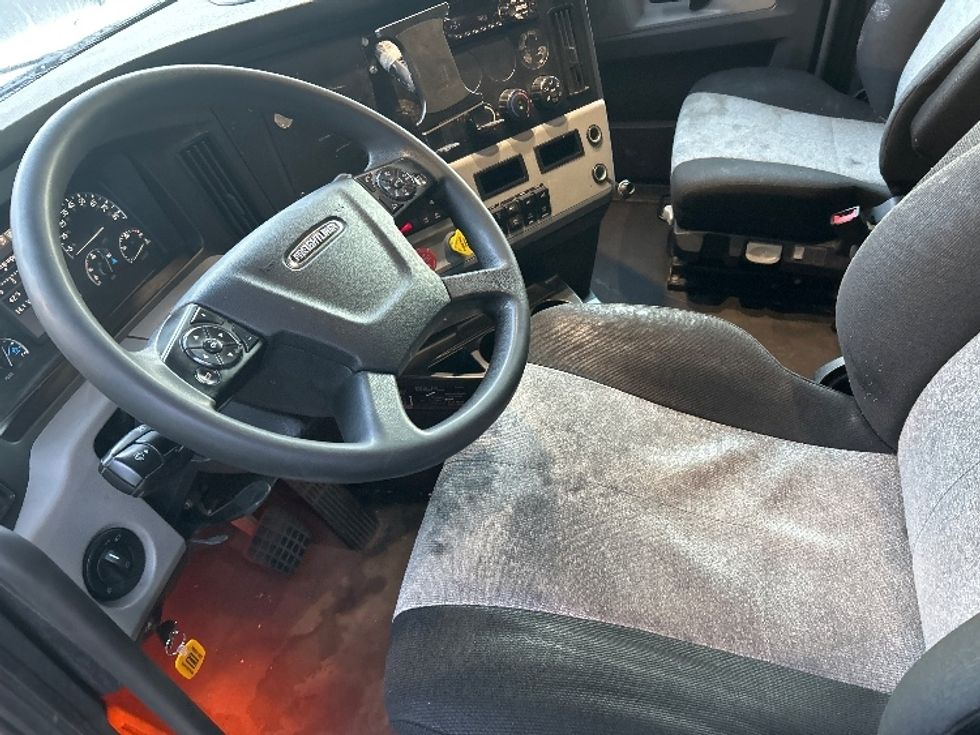 Sleeper Tractor-Heavy Duty Tractors-Freightliner-2020-T12664ST-North Bergen-NJ-537,501\n\t\tmiles-$ 52,500 - Image 10