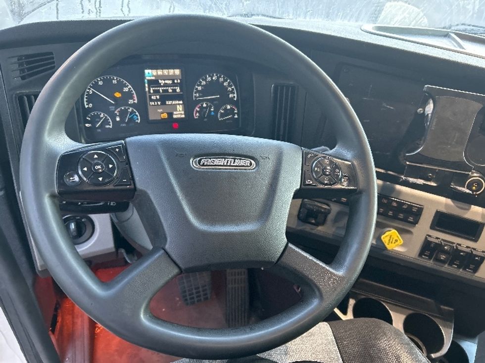 Sleeper Tractor-Heavy Duty Tractors-Freightliner-2020-T12664ST-North Bergen-NJ-537,501\n\t\tmiles-$ 52,500 - Image 11