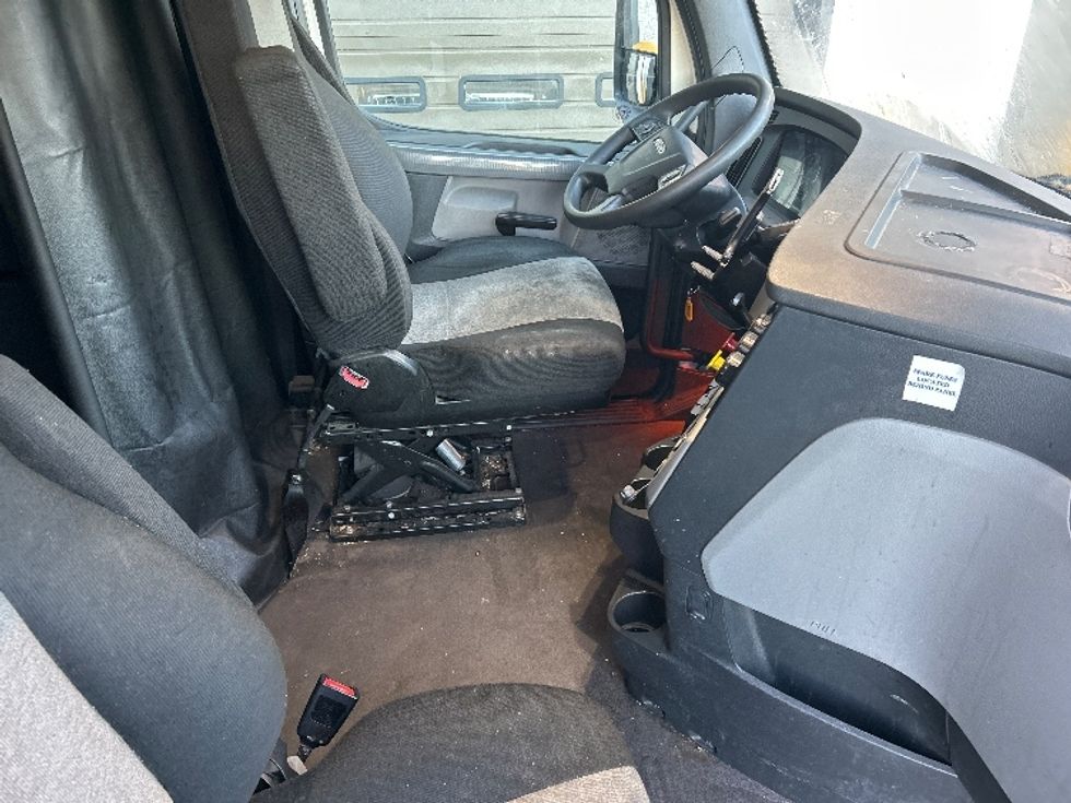 Sleeper Tractor-Heavy Duty Tractors-Freightliner-2020-T12664ST-North Bergen-NJ-537,501\n\t\tmiles-$ 52,500 - Image 15