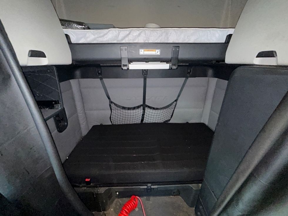 Sleeper Tractor-Heavy Duty Tractors-Freightliner-2020-T12664ST-North Bergen-NJ-537,501\n\t\tmiles-$ 52,500 - Image 16