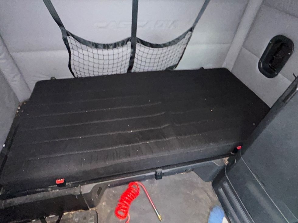 Sleeper Tractor-Heavy Duty Tractors-Freightliner-2020-T12664ST-North Bergen-NJ-537,501\n\t\tmiles-$ 52,500 - Image 17