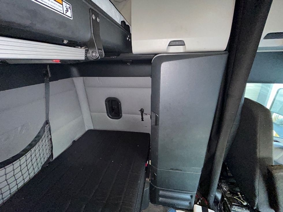 Sleeper Tractor-Heavy Duty Tractors-Freightliner-2020-T12664ST-North Bergen-NJ-537,501\n\t\tmiles-$ 52,500 - Image 18