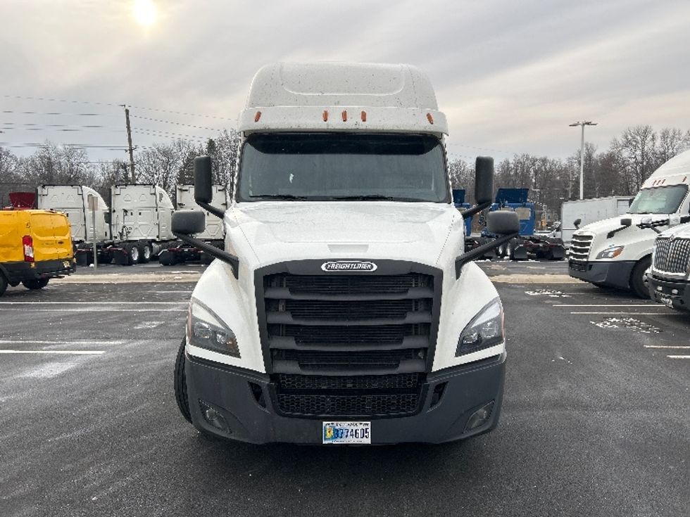 Sleeper Tractor-Heavy Duty Tractors-Freightliner-2020-T12664ST-North Bergen-NJ-537,501\n\t\tmiles-$ 52,500 - Image 2