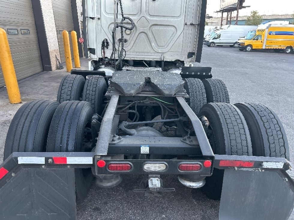 Sleeper Tractor-Heavy Duty Tractors-Freightliner-2020-T12664ST-North Bergen-NJ-537,501\n\t\tmiles-$ 52,500 - Image 6