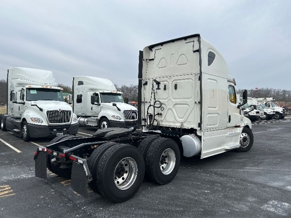 Sleeper Tractor-Heavy Duty Tractors-Freightliner-2020-T12664ST-North Bergen-NJ-537,501\n\t\tmiles-$ 52,500 - Image 7