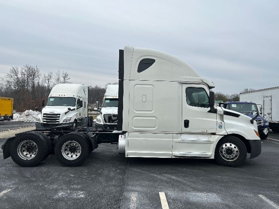 Sleeper Tractor-Heavy Duty Tractors-Freightliner-2020-T12664ST-North Bergen-NJ-537,501\n\t\tmiles-$ 52,500 - Image 8