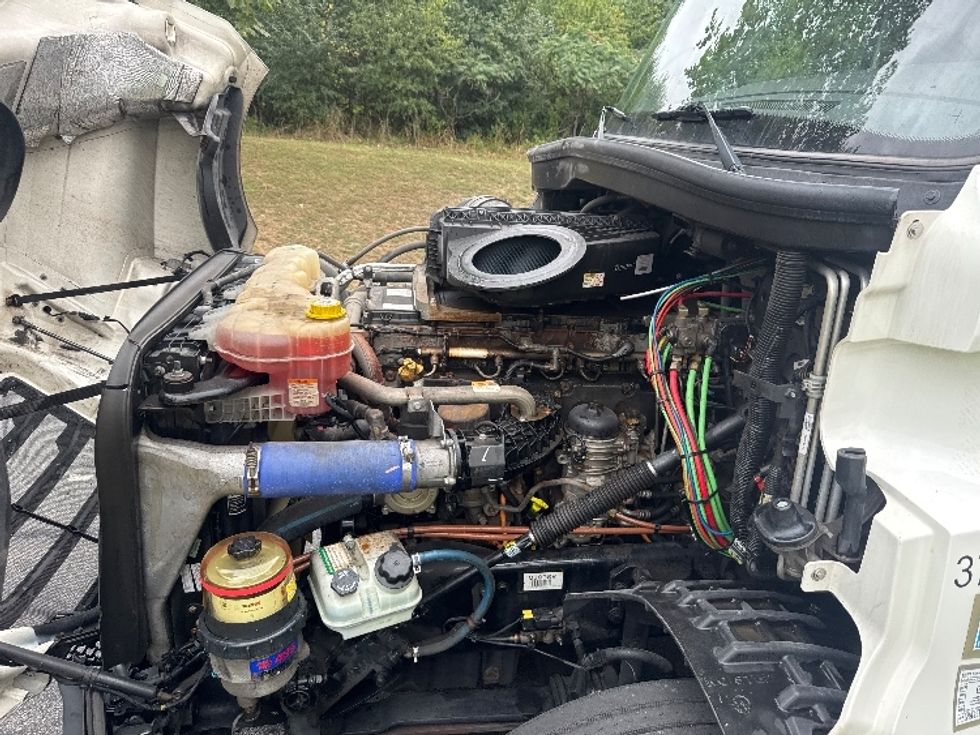 Sleeper Tractor-Heavy Duty Tractors-Freightliner-2020-T12664ST-North Bergen-NJ-553,273\n\t\tmiles-$ 53,250 - Image 21