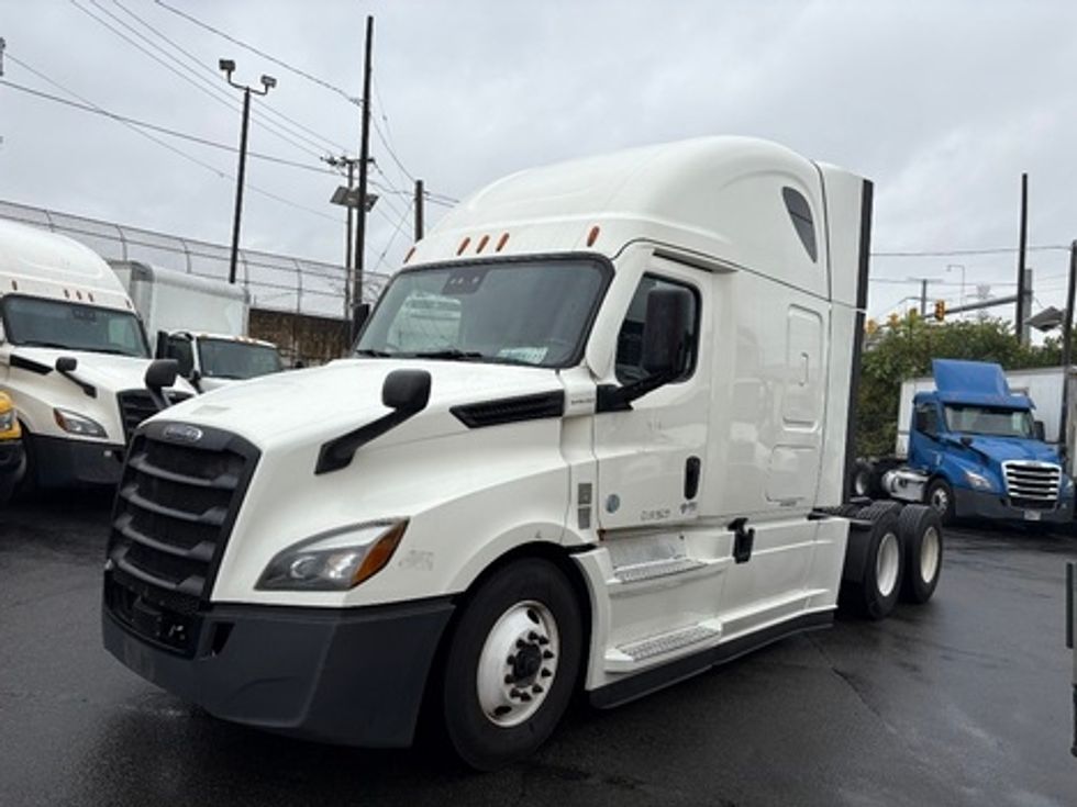 Sleeper Tractor-Heavy Duty Tractors-Freightliner-2020-T12664ST-North Bergen-NJ-553,273\n\t\tmiles-$ 53,250 - Image 3