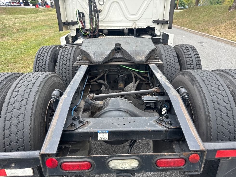 Sleeper Tractor-Heavy Duty Tractors-Freightliner-2020-T12664ST-North Bergen-NJ-553,273\n\t\tmiles-$ 53,250 - Image 6