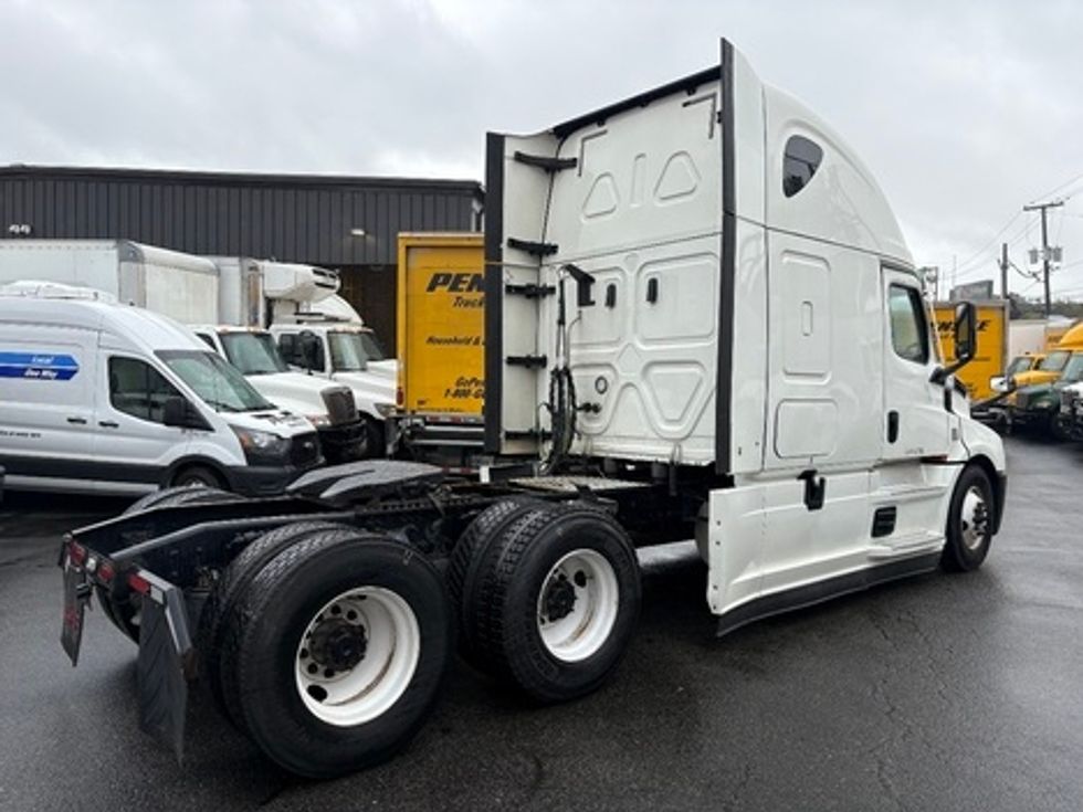 Sleeper Tractor-Heavy Duty Tractors-Freightliner-2020-T12664ST-North Bergen-NJ-553,273\n\t\tmiles-$ 53,250 - Image 7