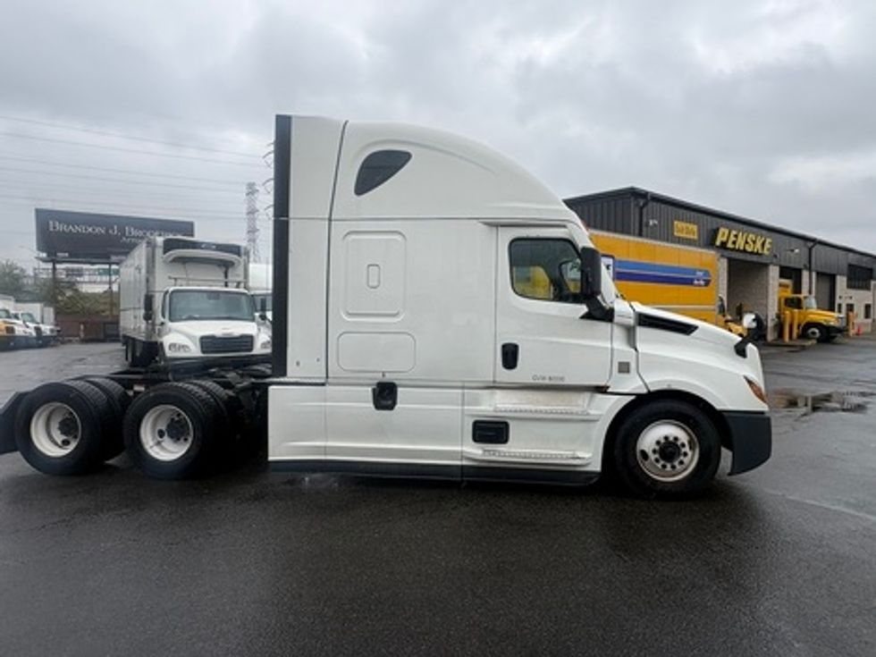 Sleeper Tractor-Heavy Duty Tractors-Freightliner-2020-T12664ST-North Bergen-NJ-553,273\n\t\tmiles-$ 53,250 - Image 8