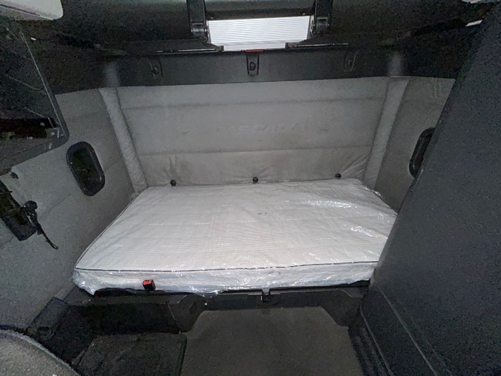 Sleeper Tractor-Heavy Duty Tractors-Freightliner-2020-T12664ST-North Las Vegas-NV-516,816\n\t\tmiles-$ 65,750 - Image 17