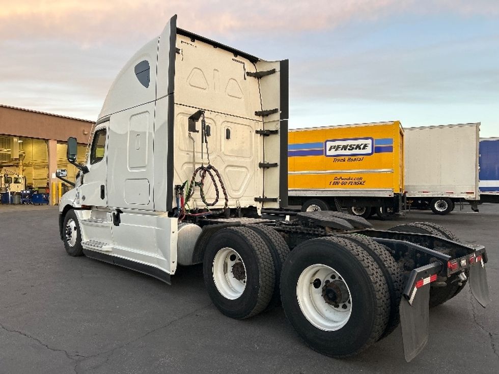 Sleeper Tractor-Heavy Duty Tractors-Freightliner-2020-T12664ST-North Las Vegas-NV-516,816\n\t\tmiles-$ 65,750 - Image 5