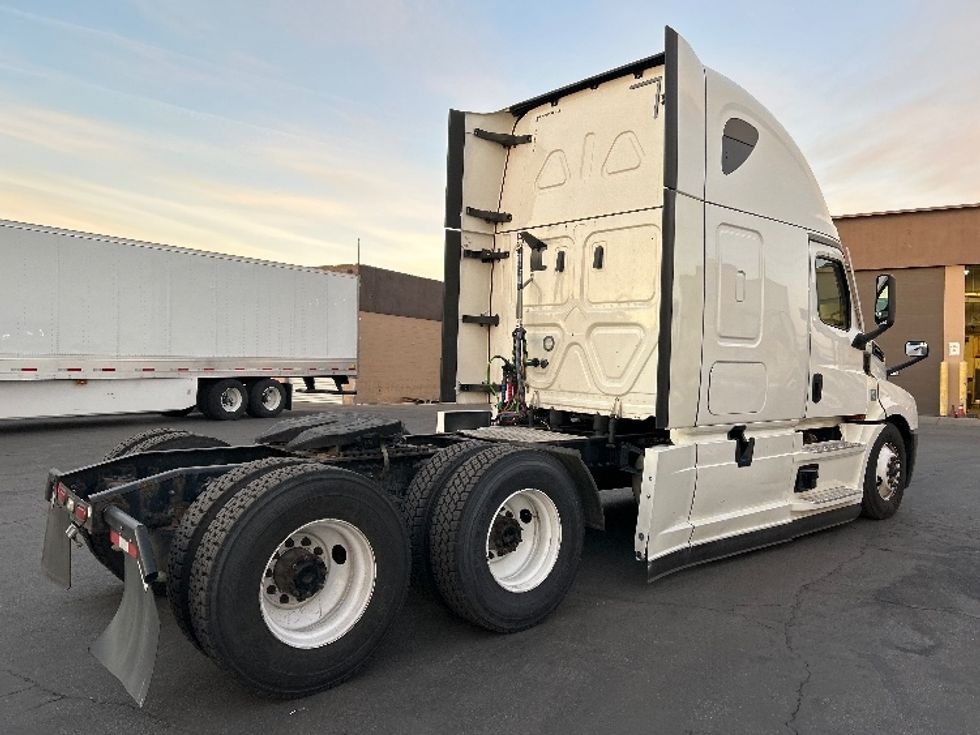 Sleeper Tractor-Heavy Duty Tractors-Freightliner-2020-T12664ST-North Las Vegas-NV-516,816\n\t\tmiles-$ 65,750 - Image 7