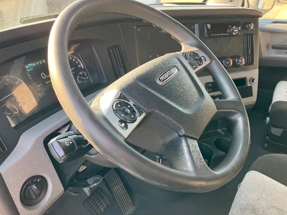 Sleeper Tractor-Heavy Duty Tractors-Freightliner-2020-T12664ST-North Las Vegas-NV-596,832\n\t\tmiles-$ 59,500 - Image 10