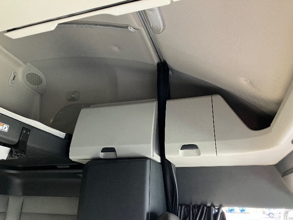 Sleeper Tractor-Heavy Duty Tractors-Freightliner-2020-T12664ST-North Las Vegas-NV-596,832\n\t\tmiles-$ 59,500 - Image 14