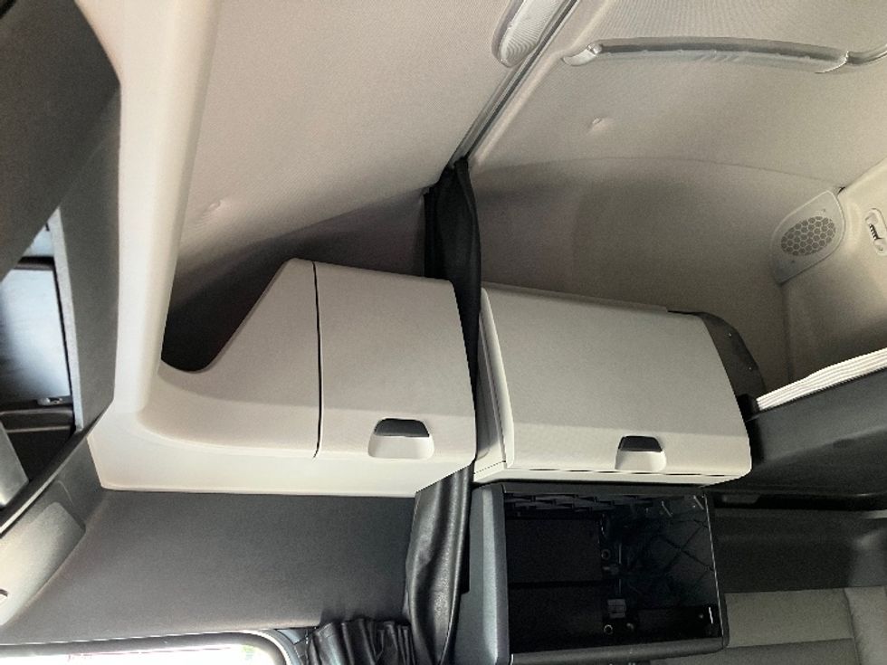 Sleeper Tractor-Heavy Duty Tractors-Freightliner-2020-T12664ST-North Las Vegas-NV-596,832\n\t\tmiles-$ 59,500 - Image 17