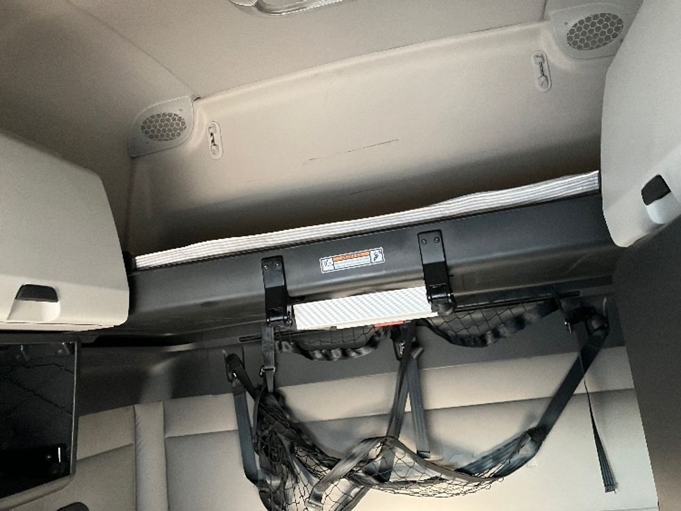 Sleeper Tractor-Heavy Duty Tractors-Freightliner-2020-T12664ST-North Las Vegas-NV-596,832\n\t\tmiles-$ 59,500 - Image 18