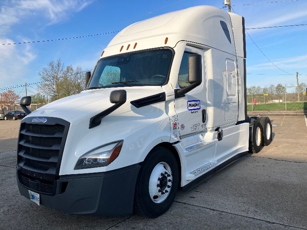 2020 Freightliner Cascadia 126" Sleeper Cab photo 3