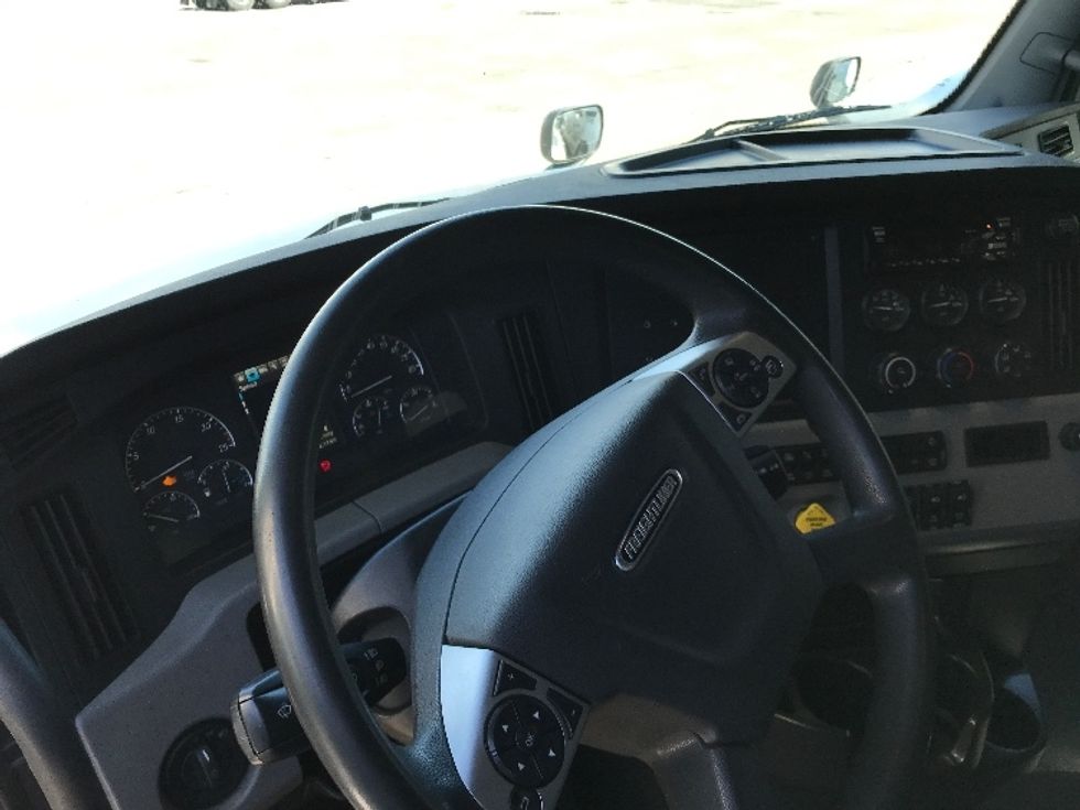 Sleeper Tractor-Heavy Duty Tractors-Freightliner-2020-T12664ST-North Liberty-IA-461,968\n\t\tmiles-$ 61,250 - Image 10