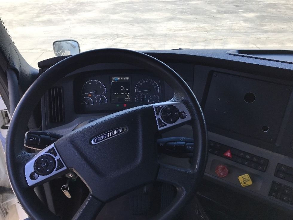 Sleeper Tractor-Heavy Duty Tractors-Freightliner-2020-T12664ST-North Liberty-IA-461,968\n\t\tmiles-$ 61,250 - Image 11