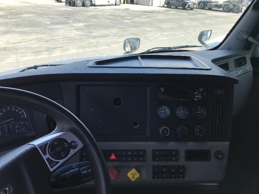 Sleeper Tractor-Heavy Duty Tractors-Freightliner-2020-T12664ST-North Liberty-IA-461,968\n\t\tmiles-$ 61,250 - Image 12