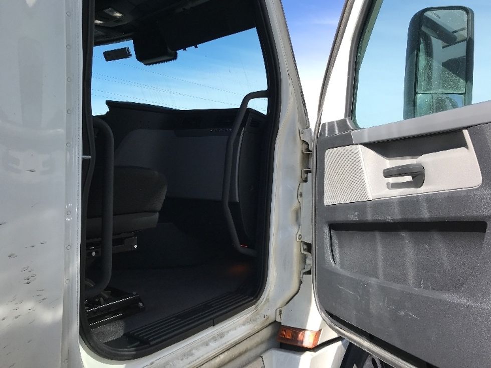 Sleeper Tractor-Heavy Duty Tractors-Freightliner-2020-T12664ST-North Liberty-IA-461,968\n\t\tmiles-$ 61,250 - Image 13