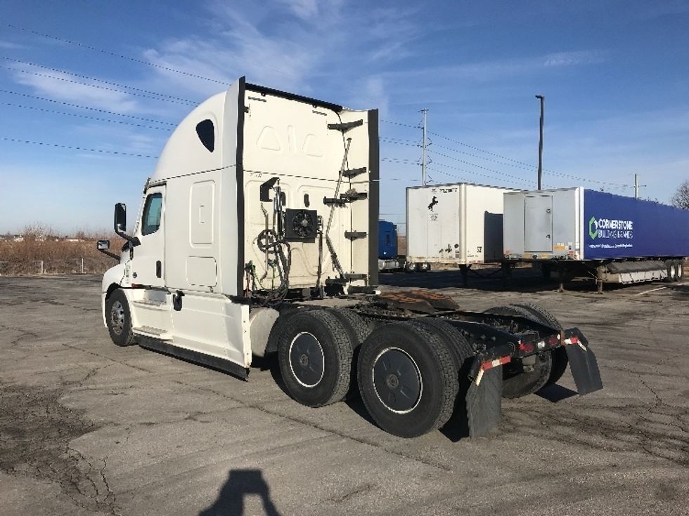 Sleeper Tractor-Heavy Duty Tractors-Freightliner-2020-T12664ST-North Liberty-IA-461,968\n\t\tmiles-$ 61,250 - Image 5