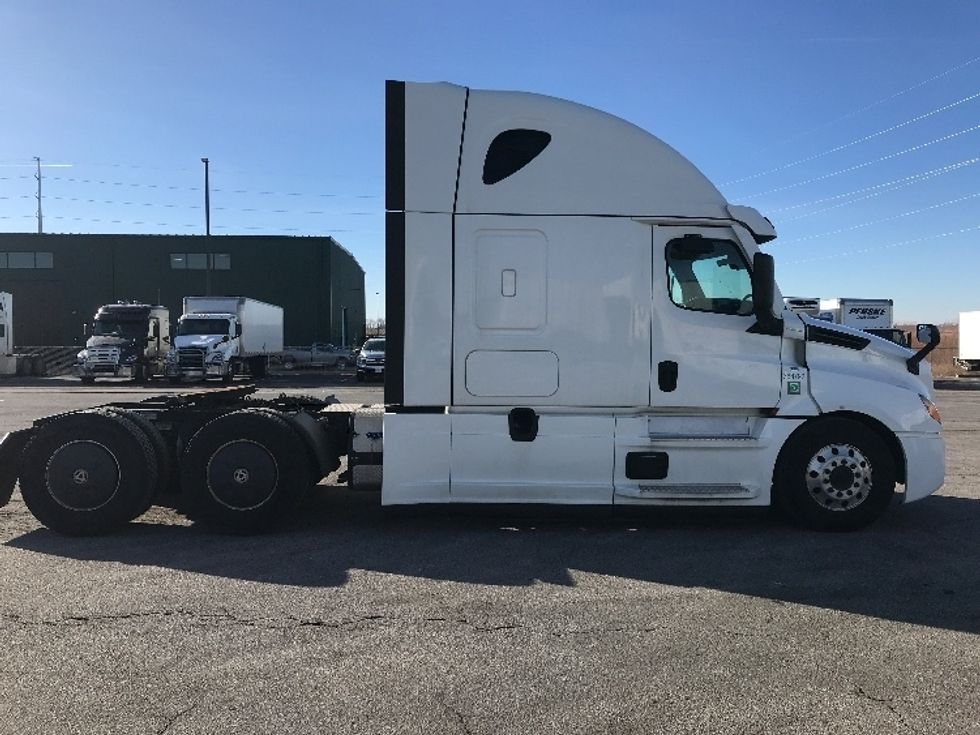 Sleeper Tractor-Heavy Duty Tractors-Freightliner-2020-T12664ST-North Liberty-IA-461,968\n\t\tmiles-$ 61,250 - Image 8