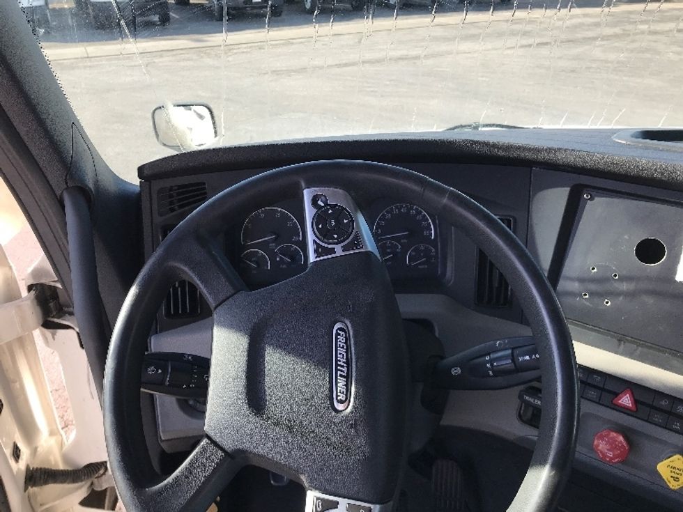 Sleeper Tractor-Heavy Duty Tractors-Freightliner-2020-T12664ST-North Liberty-IA-526,015\n\t\tmiles-$ 57,250 - Image 10