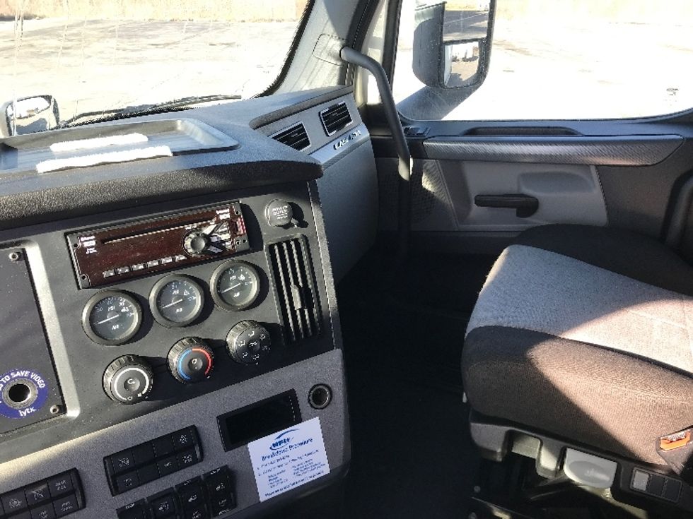 Sleeper Tractor-Heavy Duty Tractors-Freightliner-2020-T12664ST-North Liberty-IA-526,015\n\t\tmiles-$ 57,250 - Image 12