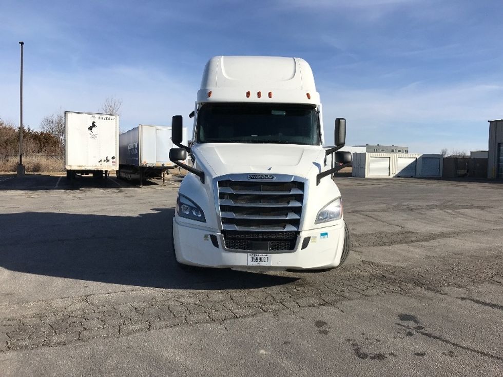 Sleeper Tractor-Heavy Duty Tractors-Freightliner-2020-T12664ST-North Liberty-IA-526,015\n\t\tmiles-$ 57,250 - Image 2