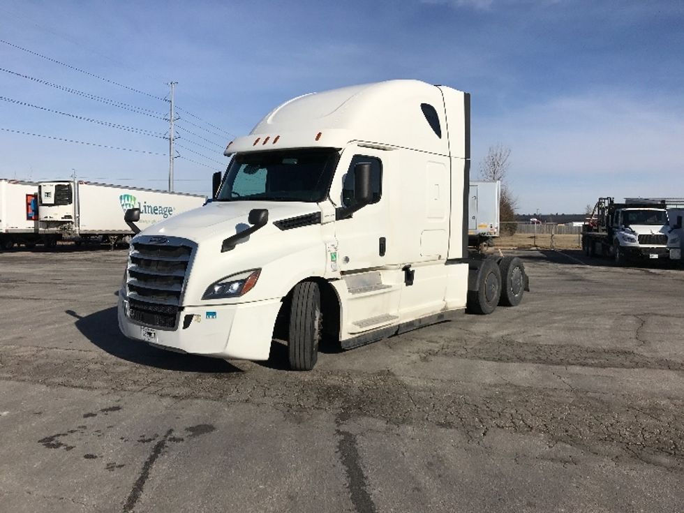 Sleeper Tractor-Heavy Duty Tractors-Freightliner-2020-T12664ST-North Liberty-IA-526,015\n\t\tmiles-$ 57,250 - Image 3
