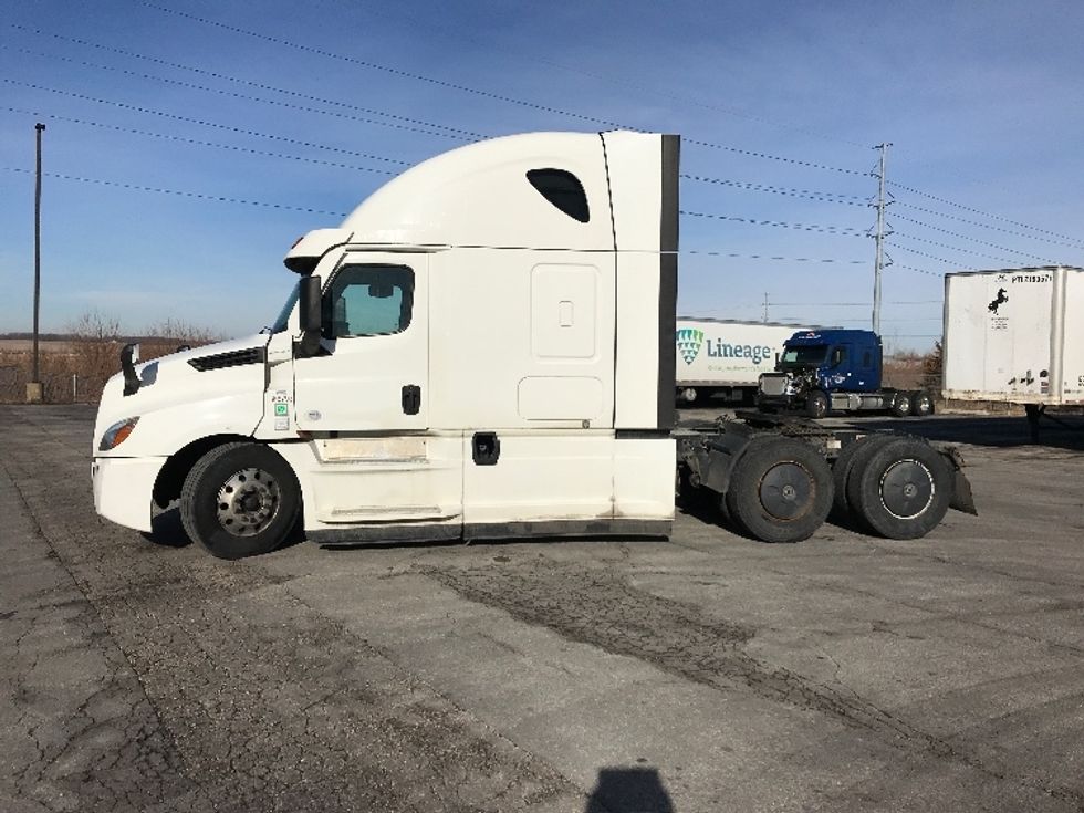 Sleeper Tractor-Heavy Duty Tractors-Freightliner-2020-T12664ST-North Liberty-IA-526,015\n\t\tmiles-$ 57,250 - Image 4