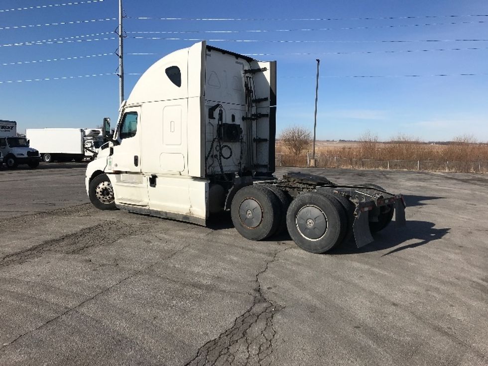 Sleeper Tractor-Heavy Duty Tractors-Freightliner-2020-T12664ST-North Liberty-IA-526,015\n\t\tmiles-$ 57,250 - Image 5