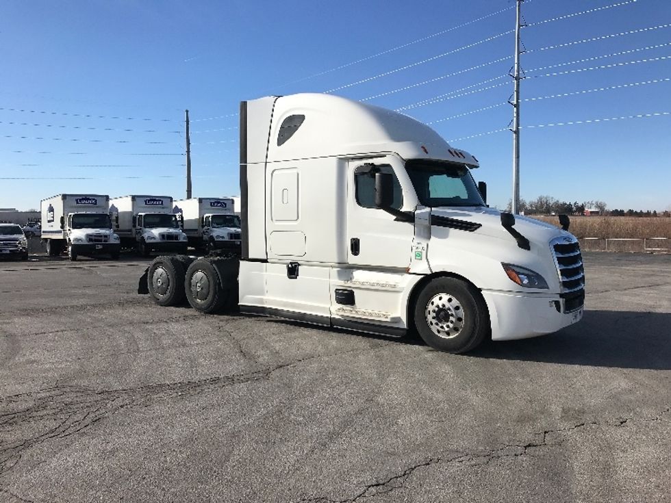 Sleeper Tractor-Heavy Duty Tractors-Freightliner-2020-T12664ST-North Liberty-IA-530,930\n\t\tmiles-$ 56,750 - Image 1